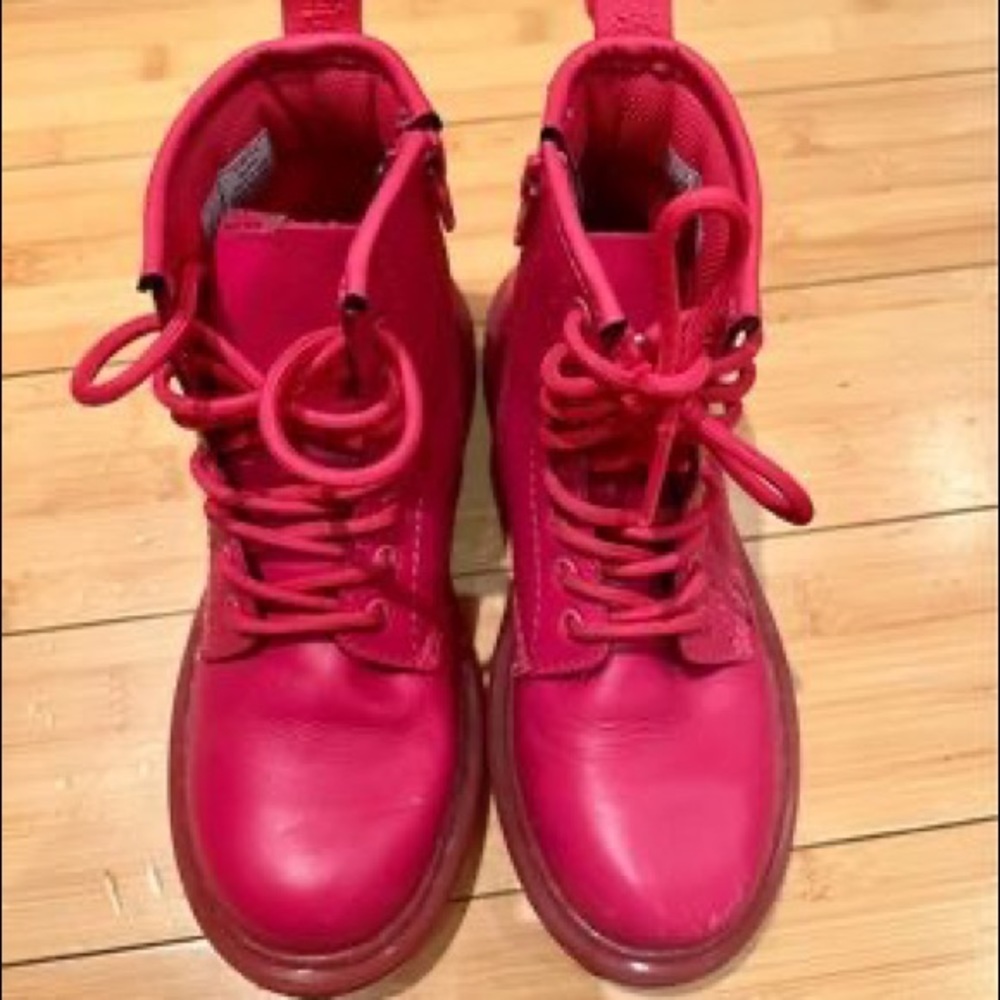 Dr. Martens  Little kid Sz US1 UK13 hot pink leather pink sole pink trim